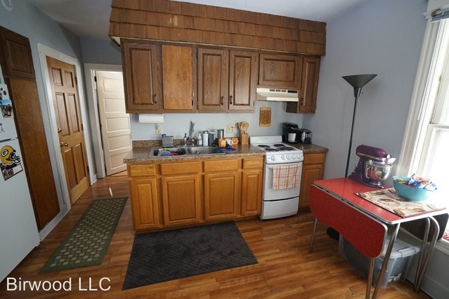 Building Photo - 9 br, 2 bath Apartment - 519 W. Mifflin St.
