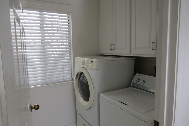 Building Photo - Spacious 2 Bedroom Home Located In Copper ...