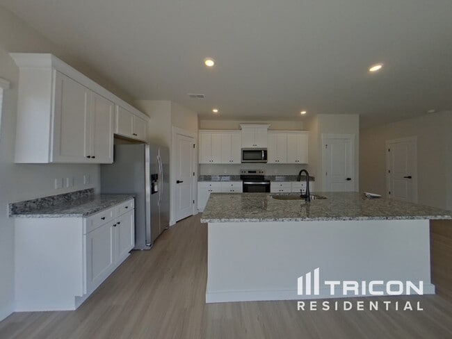 Building Photo - 1212 Crested Iris St