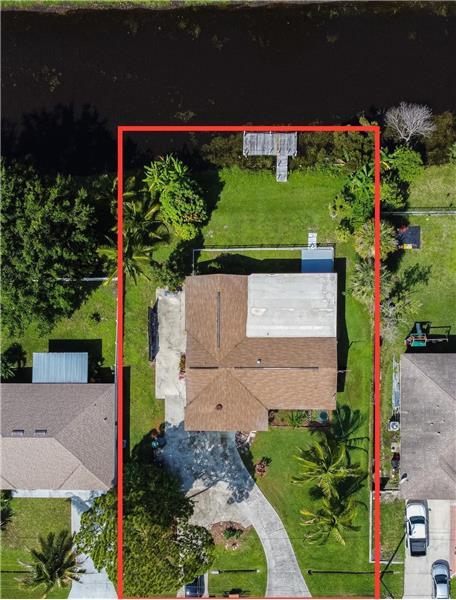 Building Photo - 261 SE Whitmore Dr