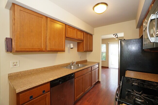 Building Photo - 120 E Fabish Dr