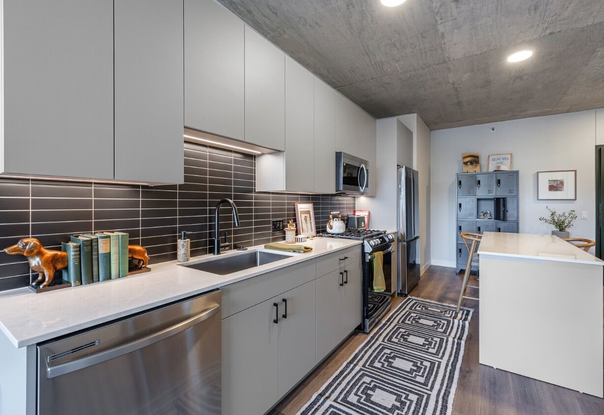 Photo - 123 N May St (Chicago, IL)