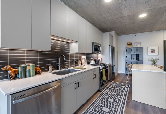 Photo - 123 N May St Apartment