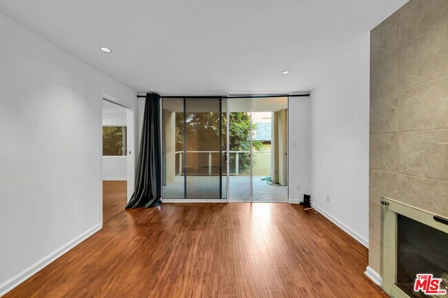 Foto del edificio - 723 Palisades Beach Rd