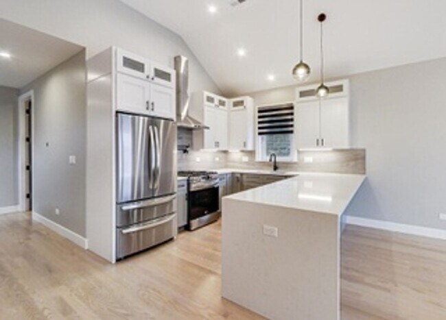 Foto del edificio - Luxury 3b2b condo in Bronzeville