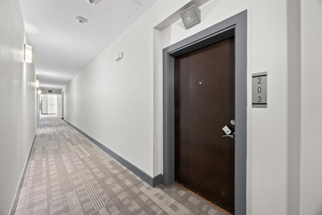Foto del edificio - 1320 Robert Browning St