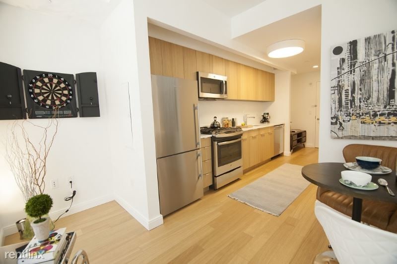 Primary Photo - 211 W 57th St