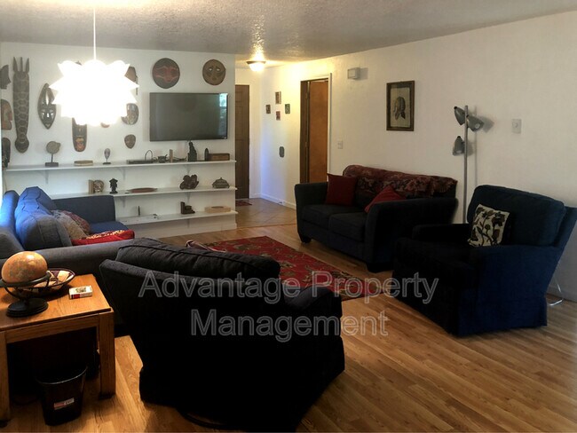 Foto del edificio - 3931 NW Walnut Pl