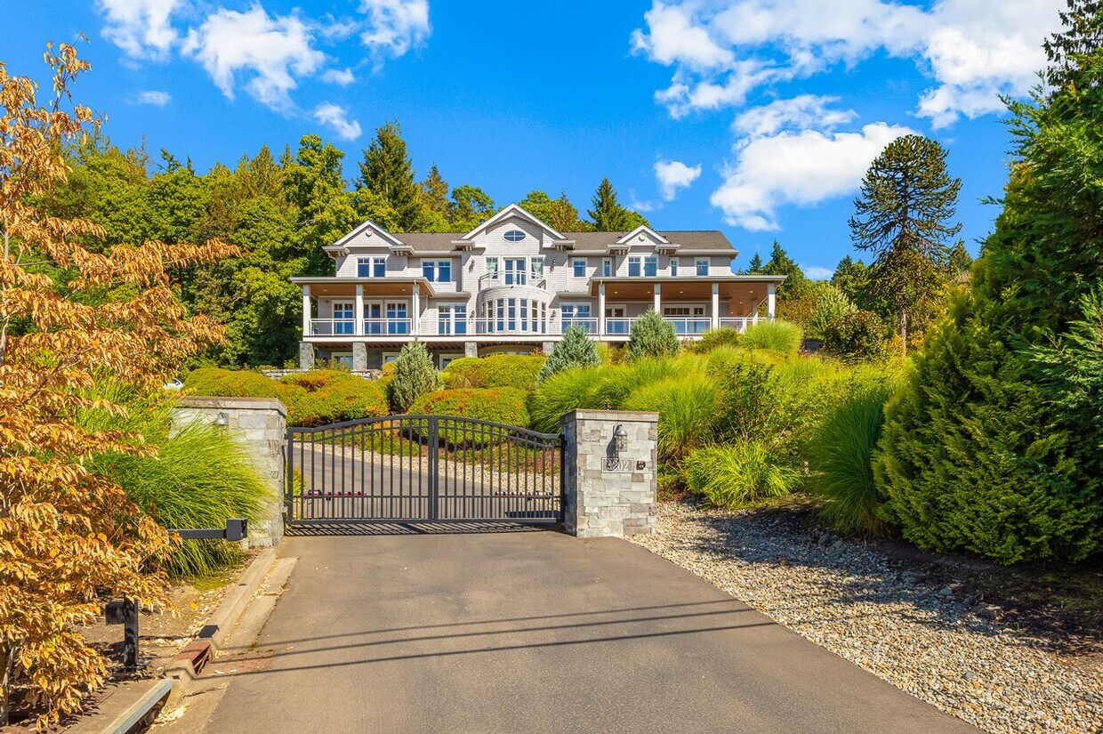 Primary Photo - A Lake Sammamish Estate Like No Other