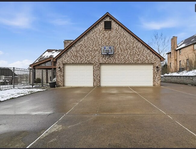 Foto del edificio - Spacious 5-Bedroom/6 Bath Home for Rent in Peters Township