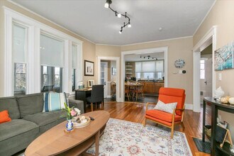 Building Photo - 46 Russell St