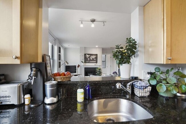Building Photo - 2 bedroom in Boston MA 02118