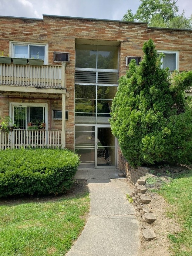 Primary Photo - 3287 Morrison Ave