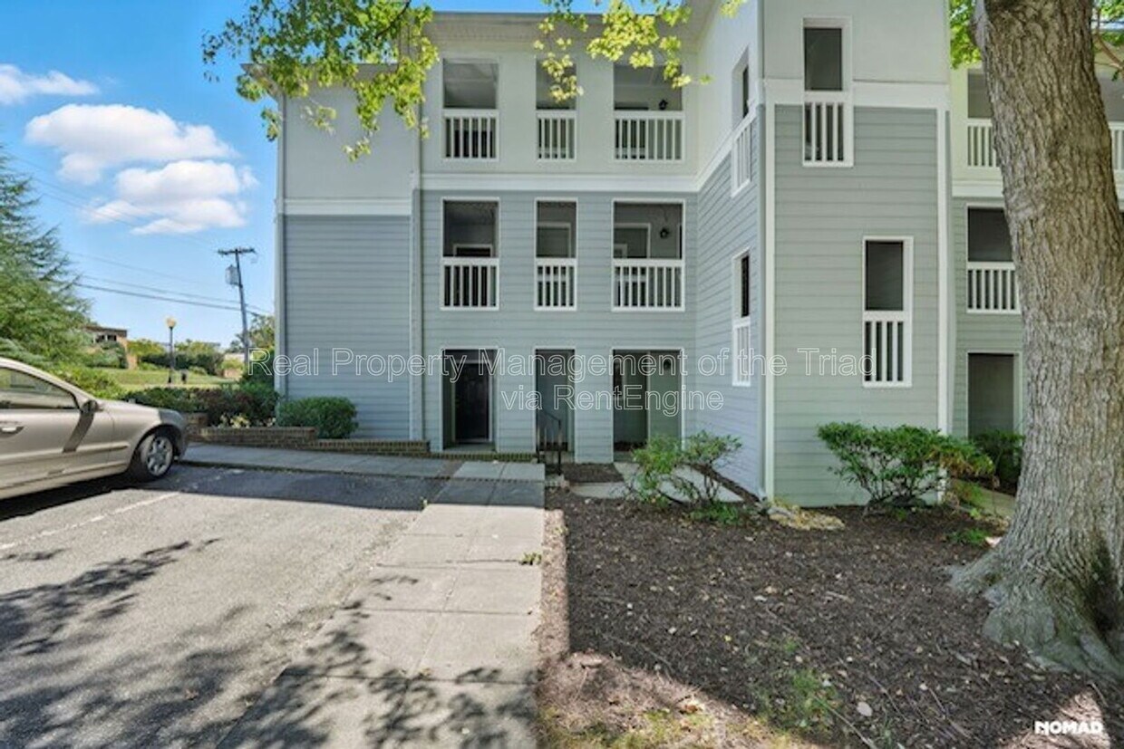 Primary Photo - 201 Oakwood Ct