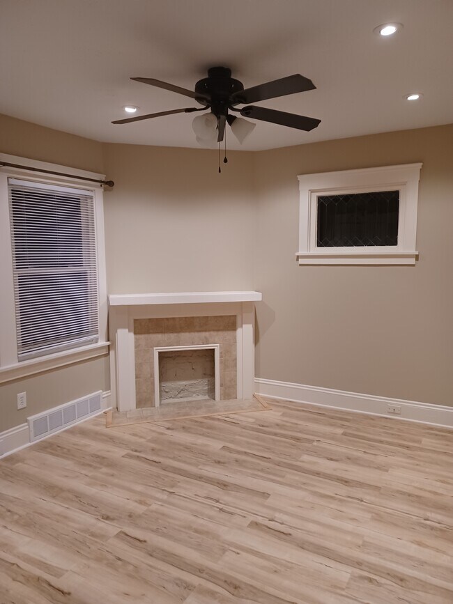 Foto del edificio - 1889 W 52nd St