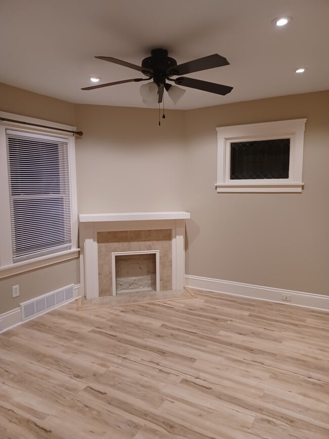 Building Photo - 1889 W 52nd St