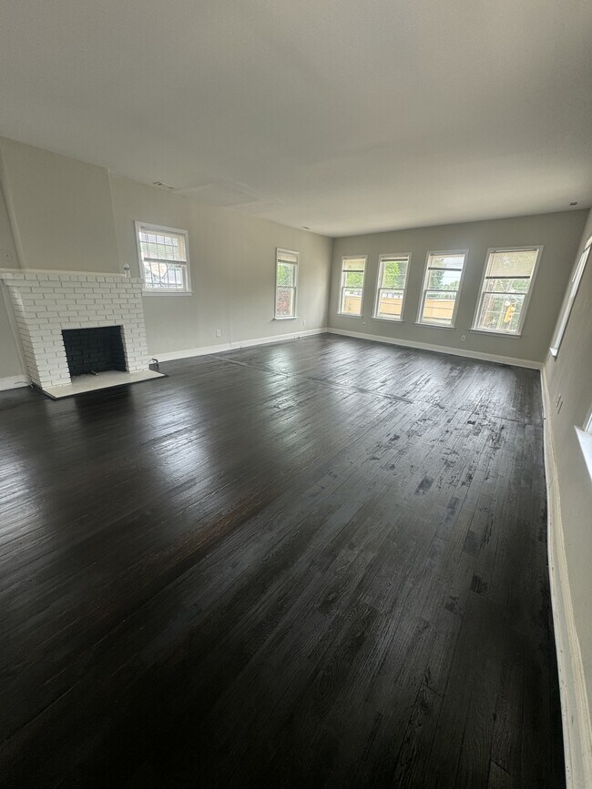 Foto del edificio - 799 Cascade Ave SW