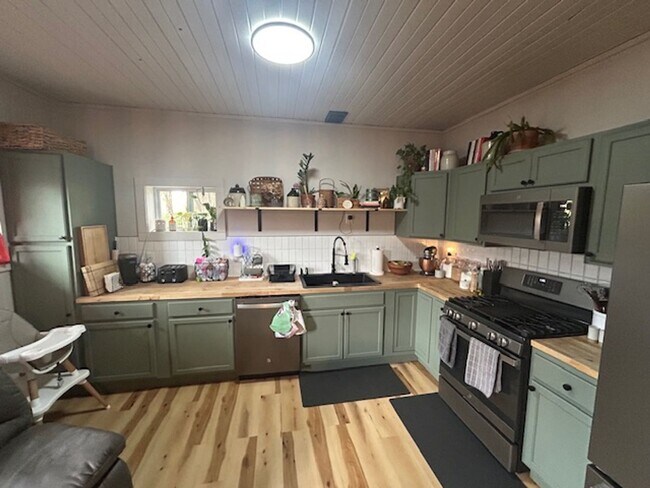 Foto del edificio - 2 bedroom 1 bath single family home