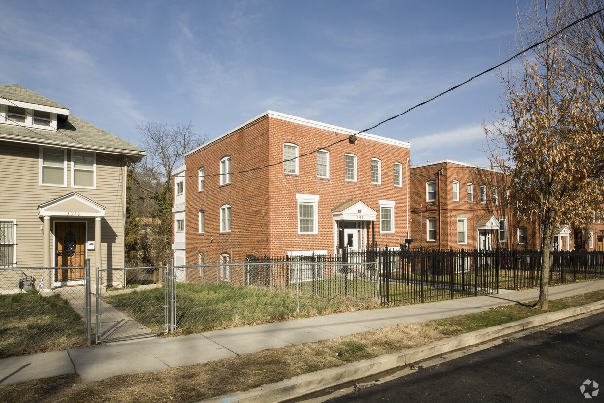 Foto principal - 3052-3056 30th St SE