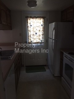 Building Photo - 5491 Roundtree Dr