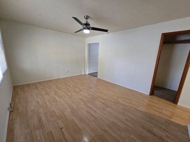 Foto del edificio - 600 S Linden St
