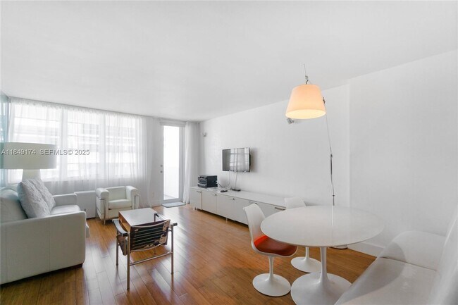 Building Photo - 100 Lincoln Rd