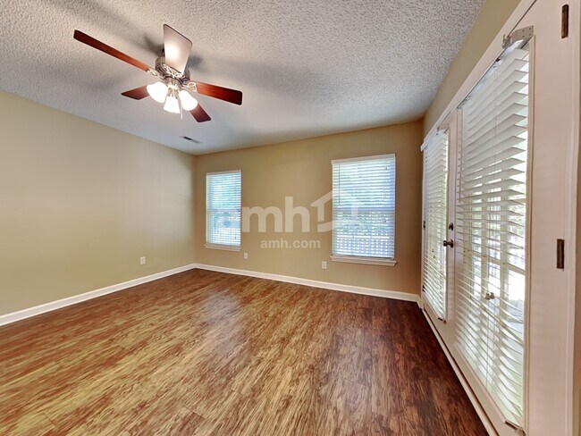 Building Photo - 132 Jupiter Ln