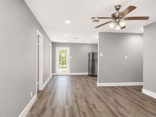 Building Photo - 10739 Dulcimer St