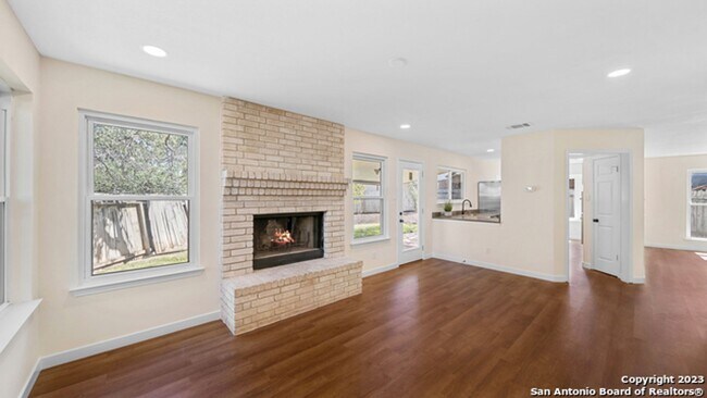 Foto del edificio - Newly remodeled home in Stone Oak!