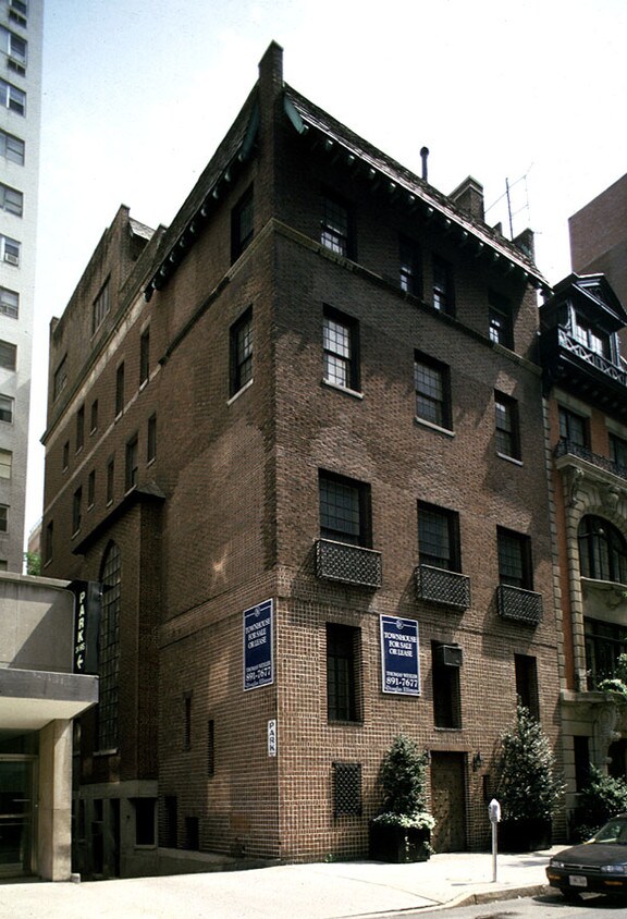 Primary Photo - 53 E 77th St