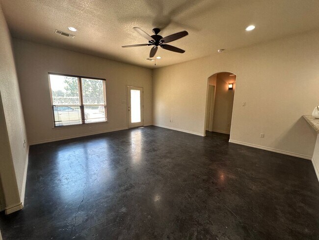 Foto del edificio - Spacious 4/4 House Near Baylor Campus with Yard - SPRING SEMESTER AVAILABILITY!