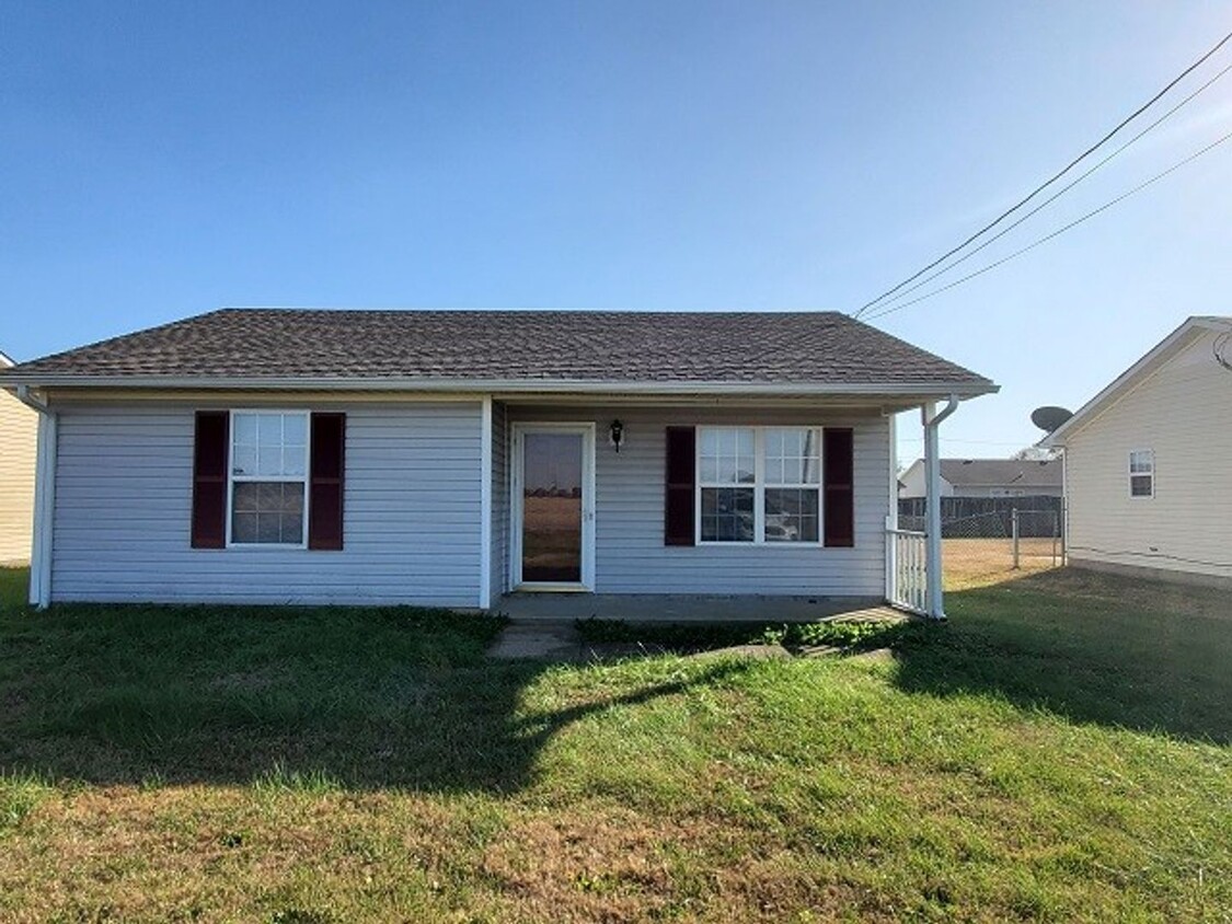 Foto principal - $1075- Adorable 2 Bedroom 2 Bath Home