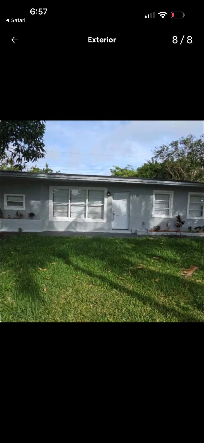 Building Photo - 1549 NE 30th Ct