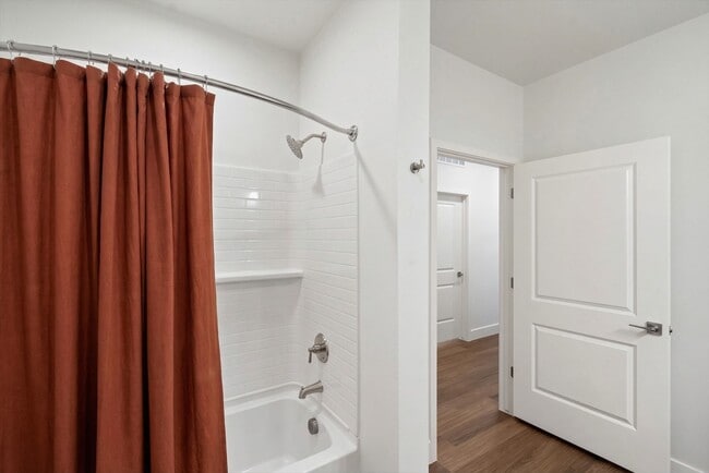 Staged Bathtub - Alma Apartments