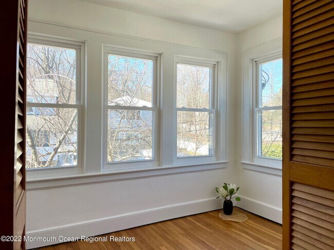 Foto del edificio - 10 Park Dr W