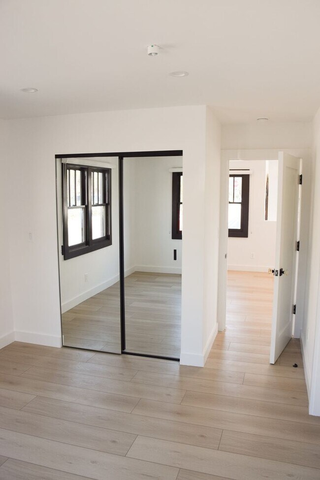 Foto del edificio - 317 Ocean Park Blvd