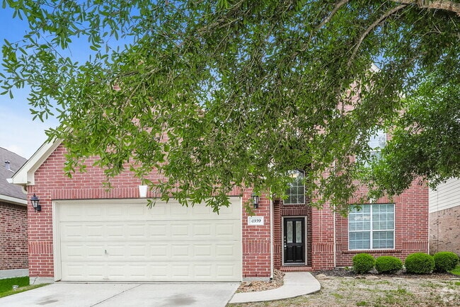 Building Photo - 4939 Forest Hurst Dr