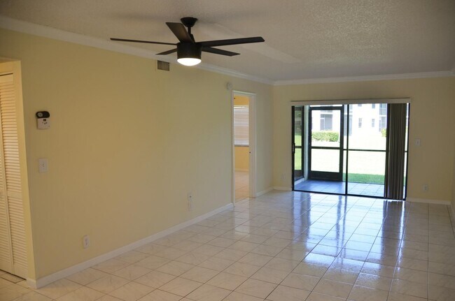 Building Photo - 320 Norwood Terrace