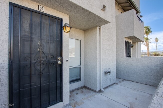 Building Photo - 3749 Carlyle Dr