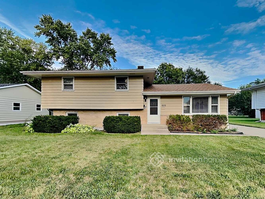 Primary Photo - 625 N Edgelawn Dr