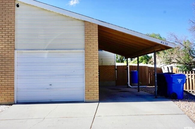 Building Photo - 4698 S Cathay Cir