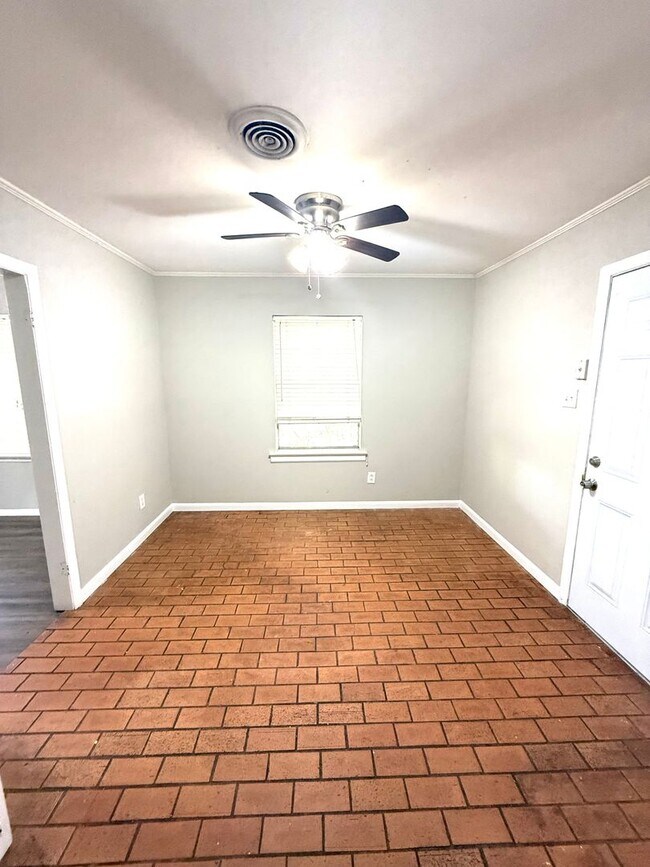 Foto del edificio - 1826 Pinecrest Dr