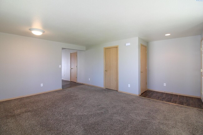 Foto del edificio - 3 Bed/2 Bath Rambler in West Pasco