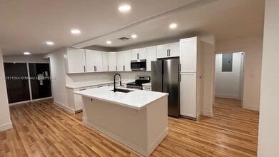 Building Photo - 4147 NW 23rd Ct