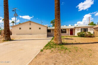 Building Photo - 809 N Gilbert Ave