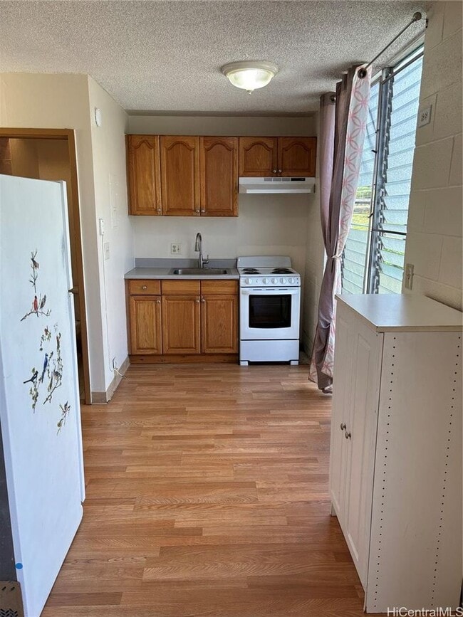 Building Photo - Studio. Parking. AC