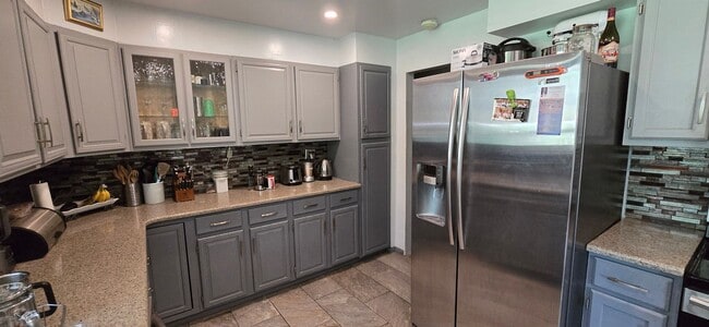 Spacious Ranch-Style 5BR Home w/ Finished Basement & Large Fenced Yard - Spacious Ranch-Style 5BR Home w/ Finished Basement & Large Fenced Yard