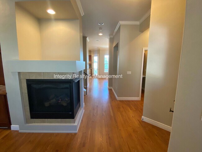Foto del edificio - 7840 Inverness Blvd