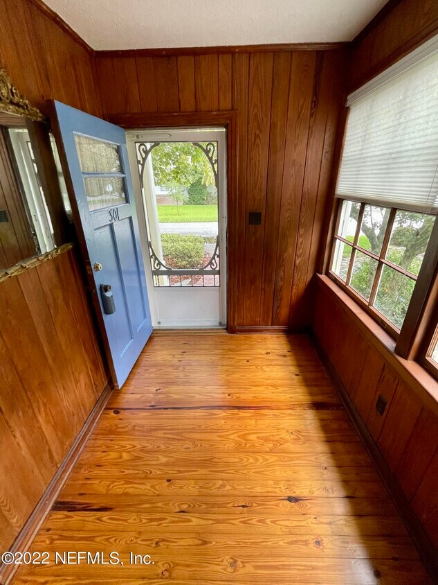 Primary Photo - 301 Myrtle St