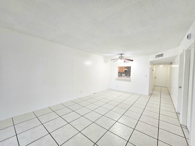 Foto del edificio - 7960 N Colony Cir